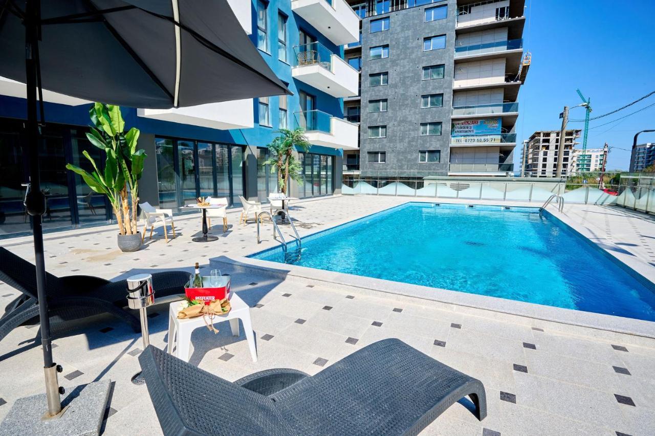 Color In Nord10 - Pool & Playground *